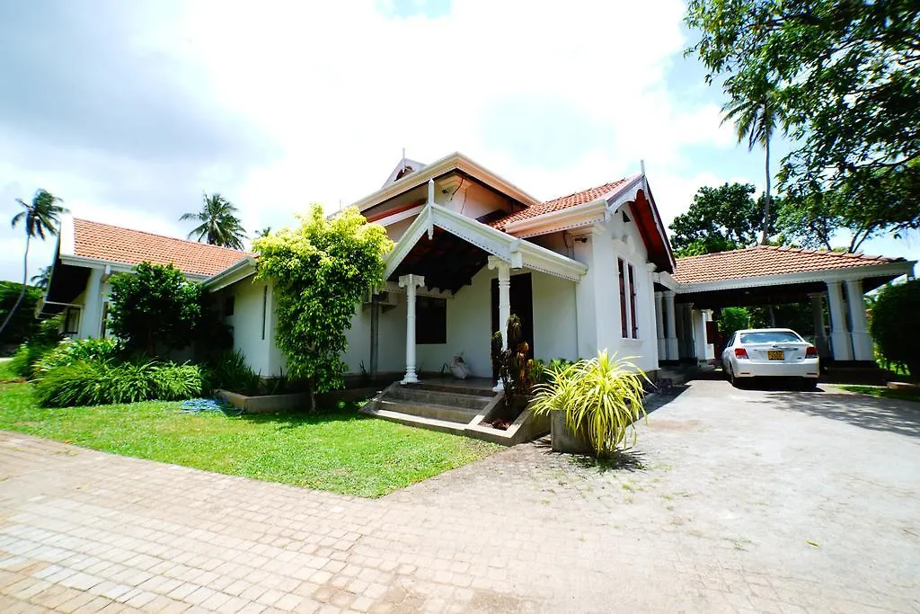 Lespri Grand Hotel Negombo