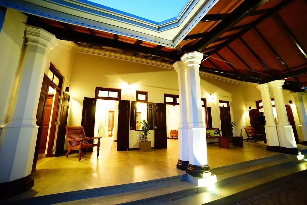 Lespri Grand Otel Negombo